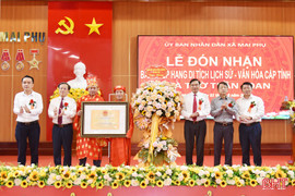 Đón bằng di tích lịch sử - văn hóa cấp tỉnh nhà thờ Trần Loan