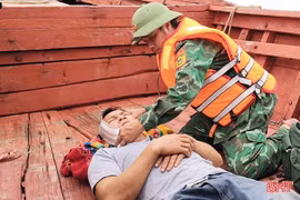 Đồn Biên phòng Cửa Sót ứng cứu một ngư dân gặp nạn trên biển