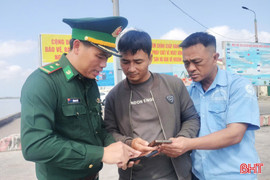 Một ngày của lính quân hàm xanh ở cảng cá lớn nhất Hà Tĩnh