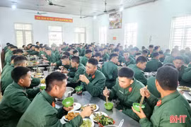 Những bữa ăn "chuẩn cơm mẹ nấu" ở Trung đoàn 841