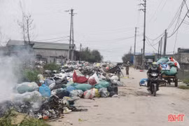 Các xã vùng biển “đau đầu” với rác thải sau Tết