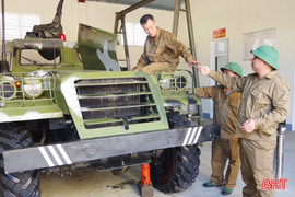 Người “bác sĩ” tận tụy chăm sóc cho những “ông già thép”