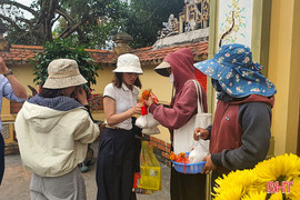 Chấn chỉnh nạn ăn xin, chèo kéo khách tại các lễ hội, đền chùa