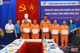 Công đoàn Điện lực Việt Nam thăm hỏi cán bộ, công nhân Điện lực Hương Sơn