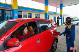 Xăng dầu tăng giá, làm gì để tránh hiệu ứng domino?