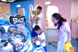 Sôi động tại trung tâm thương mại dịp nghỉ lễ