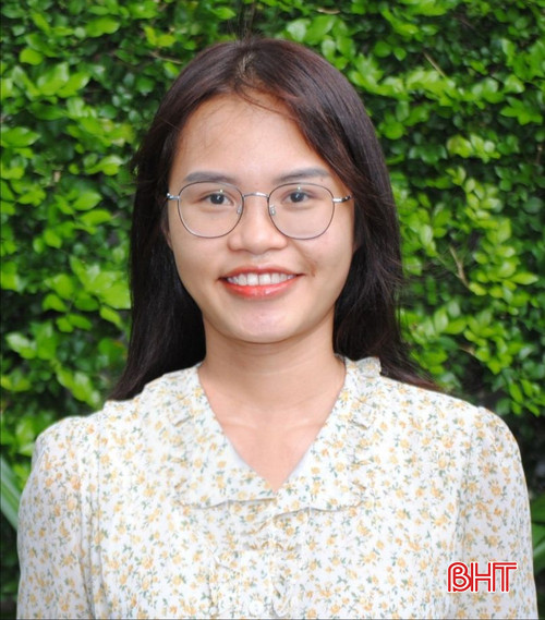 Chị Bùi Thị Huyền - người kết nối những nhà tài trợ giúp đỡ các em nhỏ ở làng trẻ. Ảnh 10mmmm.jpg