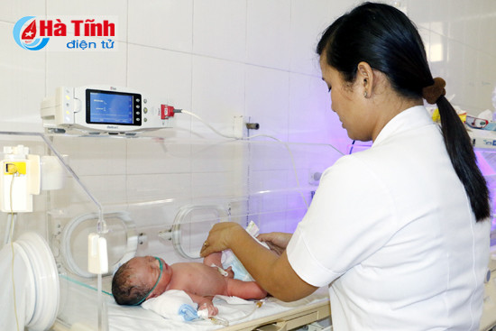 3 bac sy bvdk ha tinh hien mau cuu song san phu