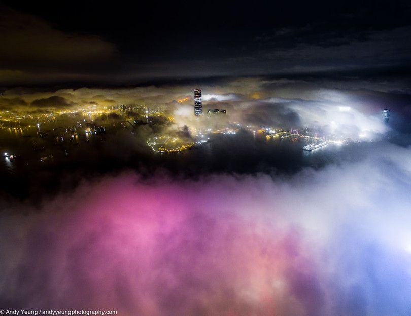 thanh pho cua nhung toa cao oc dep ky ao giua man suong dem