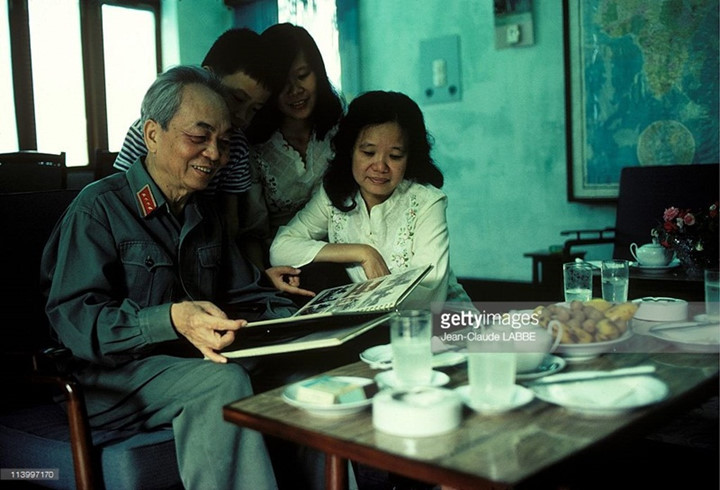 bo anh cam dong ve dai tuong vo nguyen giap nam 1983