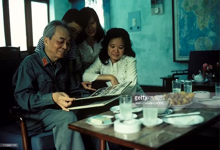 bo anh cam dong ve dai tuong vo nguyen giap nam 1983