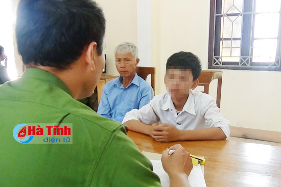 13 tuoi mot minh pha ket sat trom 3 cay vang