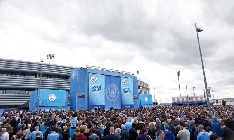 pep guardiola chinh thuc ra mat o san etihad