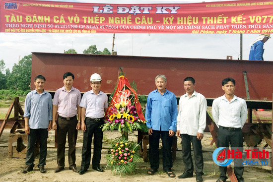 dat ky dong moi 2 tau vo thep dau tien o loc ha