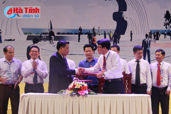 cac doanh nghiep cam ket dau tu gan 6 000 ty vao huyen nghi xuan