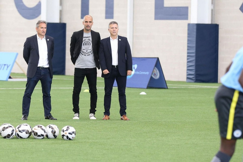 pep guardiola chinh thuc ra mat o san etihad
