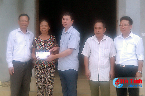 ho tro tien xay nha o cho hoi vien nong dan kho khan