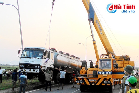 Biển báo giao thông và sự thờ ơ của người đi đường ảnh 1 Biển báo giao thông và sự thờ ơ của người đi đường ảnh 1