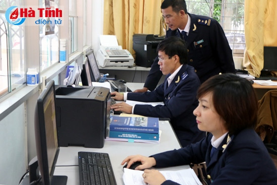 Hải quan Hồng Lĩnh nỗ lực tăng thu ngân sách ảnh 1