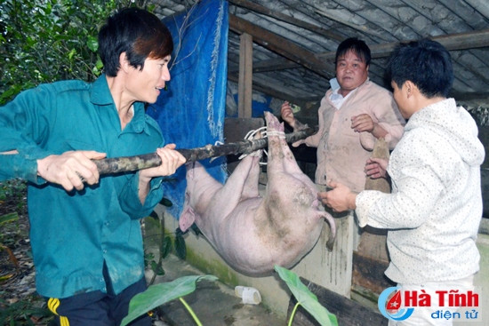 Bà con dân tộc Chứt háo hức đón tết Chăm cha bới ảnh 2