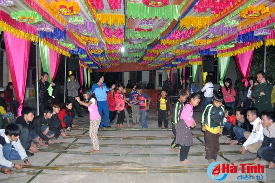 Bà con dân tộc Chứt háo hức đón tết Chăm cha bới ảnh 5