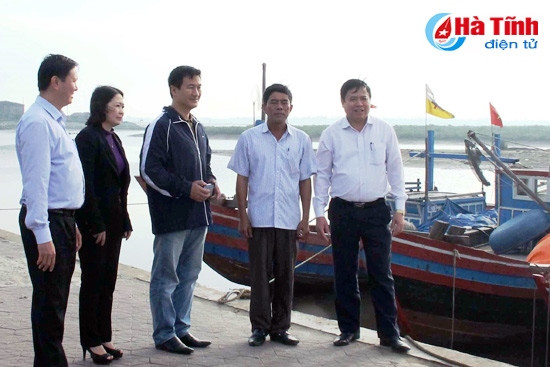 Tặng bộ đàm trị giá hơn 370 triệu cho các nghiệp đoàn nghề cá ảnh 3