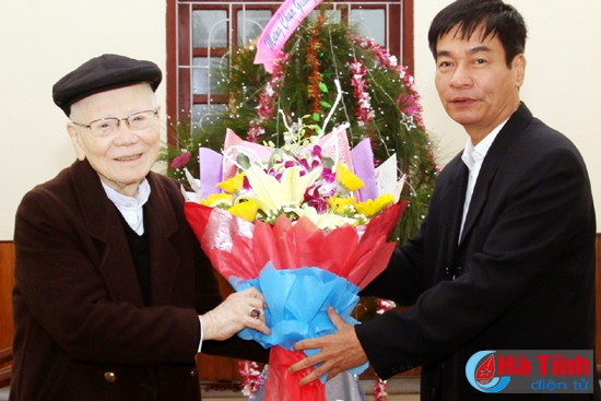 Lãnh đạo tỉnh chúc mừng bà con giáo dân nhân dịp Giáng sinh ảnh 3