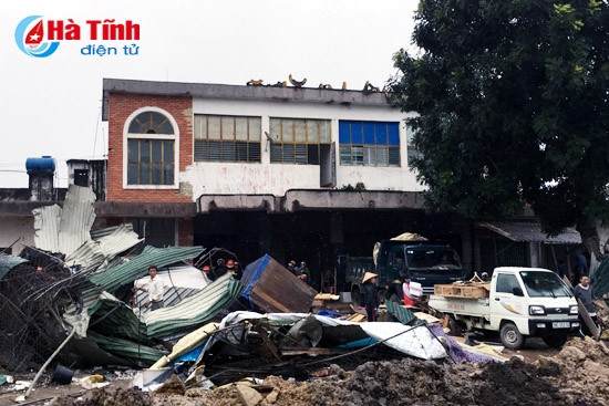 Tháo dỡ chợ Kỳ Anh cũ: Chính quyền kiên quyết, tiểu thương đồng lòng! ảnh 1