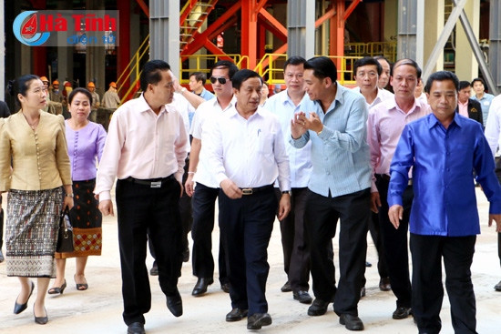 Bí thư Tỉnh ủy - Chủ tịch UBND tỉnh Lê Đình Sơn đánh giá cao quy mô cũng như công nghệ khai thác của nhà máy.
