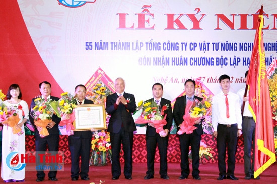 Vật tư nông nghiệp Nghệ An nhận Huân chương Độc lập hạng nhất ảnh 1 Vật tư nông nghiệp Nghệ An nhận Huân chương Độc lập hạng nhất ảnh 1