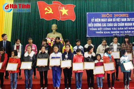 Huyện Kỳ Anh biểu dương 34 cháu gái chăm ngoan học giỏi ảnh 1