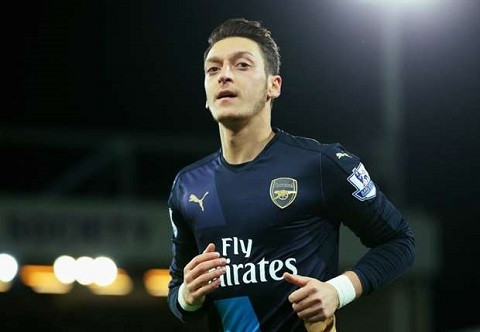 Ozil chưa vội gia hạn với Arsenal