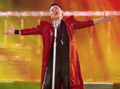 Ca sĩ Tùng Dương sẽ trình diễn ca khúc "Hero" trong Chào 2016