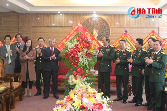 Lãnh đạo Hà Tĩnh chúc mừng Bộ Tư lệnh Quân khu 4 ảnh 2
