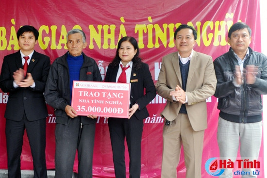 Agribank bàn giao nhà tình nghĩa cho gia đình hoàn cảnh khó khăn ảnh 1