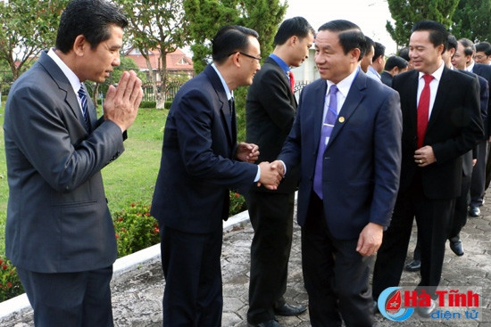 Ký kết bản ghi nhớ hợp tác cấp cao Hà Tĩnh - Bôlykhămxay ảnh 1