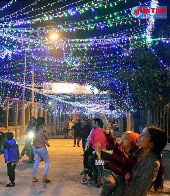 Lung linh ánh đèn ở giáo xứ Kỳ Châu (huyện Kỳ Anh)