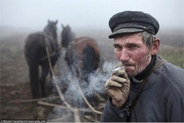 Ảnh lão nông Hưng Yên gây chú ý ở cuộc thi thế giới ảnh 2