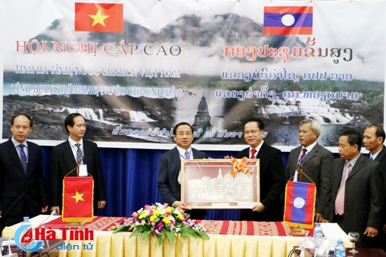 Ký kết bản ghi nhớ hợp tác cấp cao Hà Tĩnh - Bôlykhămxay ảnh 9