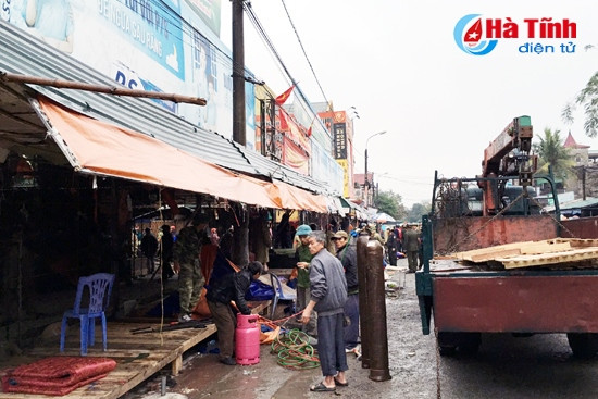 Tháo dỡ chợ cũ Kỳ Anh đúng kế hoạch, đảm bảo an toàn ảnh 2