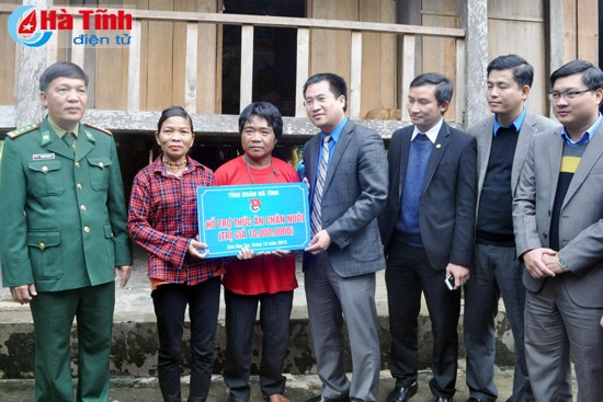 Niềm vui được nhân lên khi mô hình thanh niên nuôi lợn của Hồ Thị Xuân xuất lứa thứ 2 vào dịp Tết mừng cơm mới trước sự chứng kiến của lãnh đạo địa phương, đông đảo thanh niên, bà con dân bản. Tỉnh đoàn Hà Tĩnh hỗ trợ thức ăn chăn nuôi (trị giá 10 triệu đồng) cho gia đình thanh niên Hồ Thị Xuân