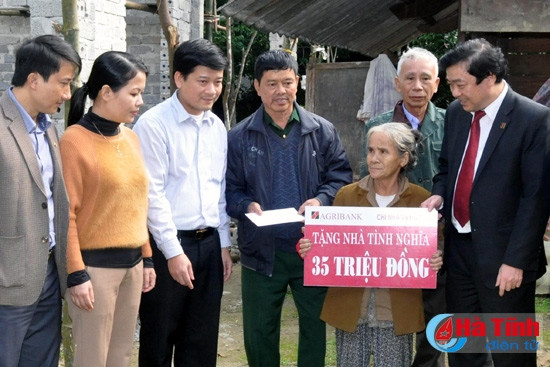 Phát động trồng cây xanh và bàn giao nhà tình nghĩa tại xã Phú Gia ảnh 5