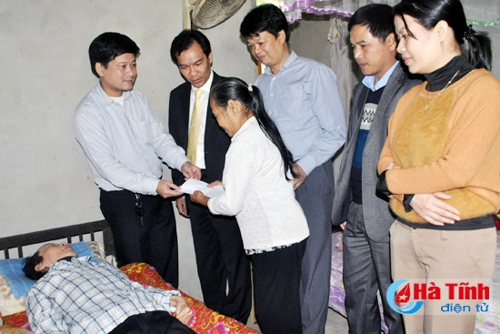 Phát động trồng cây xanh và bàn giao nhà tình nghĩa tại xã Phú Gia ảnh 2