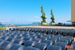 Gần 23 triệu tấn hàng hóa thông qua cảng Sơn Dương