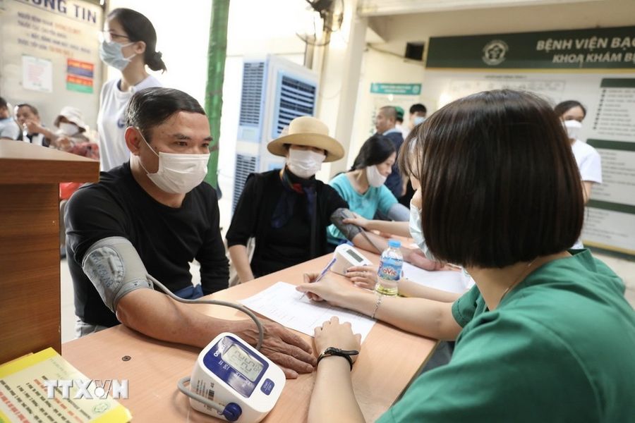 Khám sàng lọc về bệnh phổi tắc nghẽn mạn tính tại Bệnh viện Bạch Mai. (Ảnh: Minh Quyết/TTXVN)