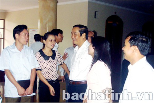 Bí thư Tỉnh ủy Nguyễn Thanh Bình trao đổi kinh nghiệm xây dựng TCCS Đảng trong sạch vững mạnh