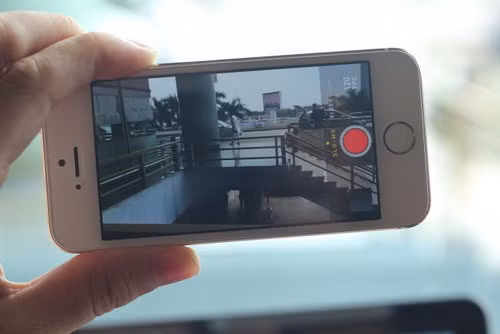 Camera chụp ảnh nhanh hơn và có tính năng Slow Motion.