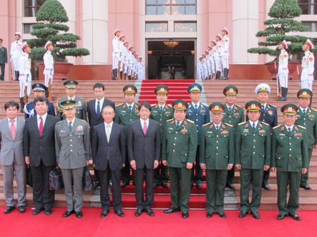 Hai đoàn chụp ảnh chung trước buổi Hội đàm