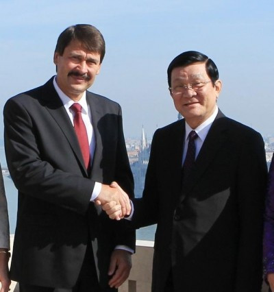 Tổng thống CH Hung-ga-ri A.Gia-nốt đón Chủ tịch nước Trương Tấn Sang.