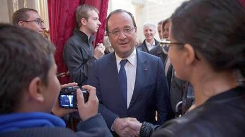 Tổng thống Pháp Hollande tại cuộc phỏng vấn (Ảnh Reuters)